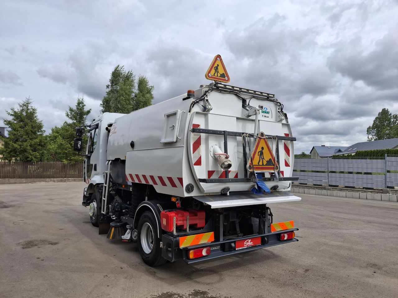 RENAULT Midlum 220 Zamiatarka Johnston VS500 Szczotki L/R Obie Strony Napęd Hydrostatyczny 2012r - سياره كنس شوارع: صور 4 RENAULT Midlum 220 Zamiatarka Johnston VS500 Szczotki L/R Obie Strony Napęd Hydrostatyczny 2012r - سياره كنس شوارع: صور 4