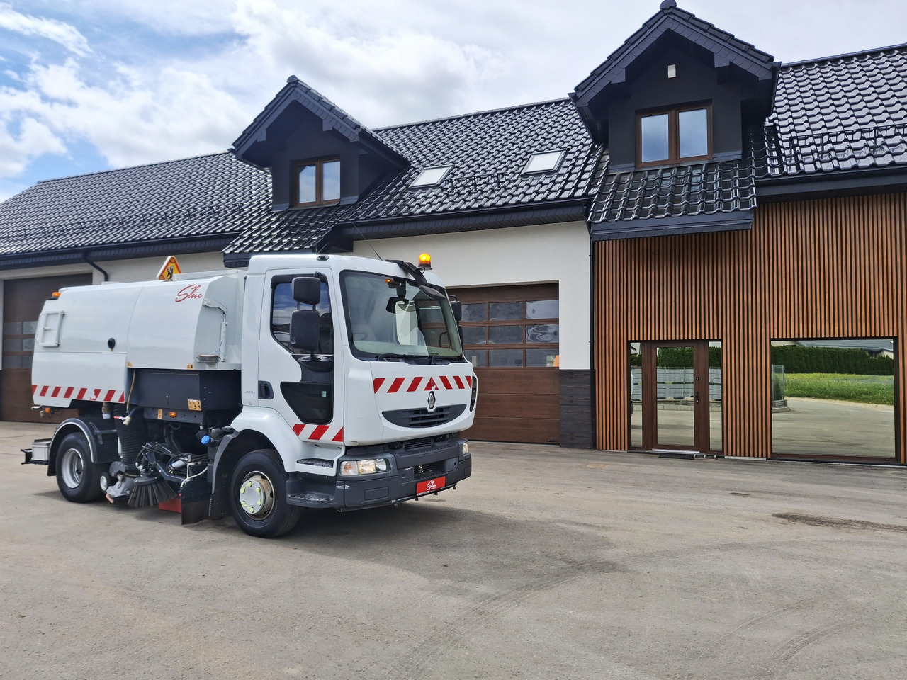 RENAULT Midlum 220 Zamiatarka Kehrmaschine Johnston L/R 2 Motoren 2 Silniki - سياره كنس شوارع: صور 1 RENAULT Midlum 220 Zamiatarka Kehrmaschine Johnston L/R 2 Motoren 2 Silniki - سياره كنس شوارع: صور 1
