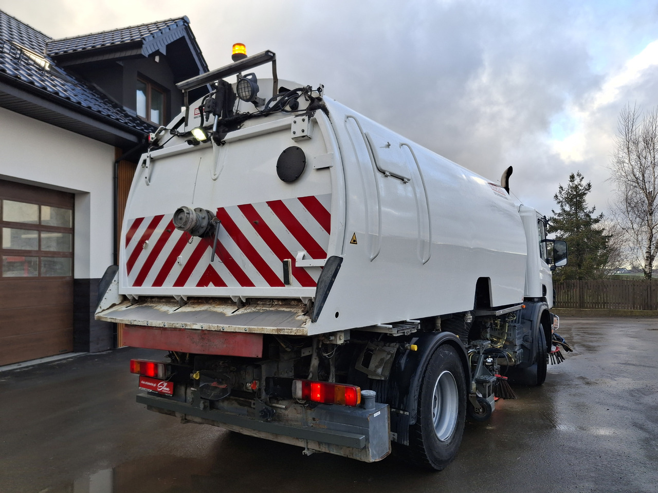 SCANIA 94G Zamiatarka Kehrmaschine BUCHER L/R Frontbürste 2 Motoren Odchwaszczarka Przednia Szczotka - سياره كنس شوارع: صور 3 SCANIA 94G Zamiatarka Kehrmaschine BUCHER L/R Frontbürste 2 Motoren Odchwaszczarka Przednia Szczotka - سياره كنس شوارع: صور 3