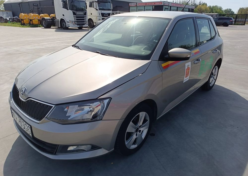 سيارة Skoda Fabia: صور 1