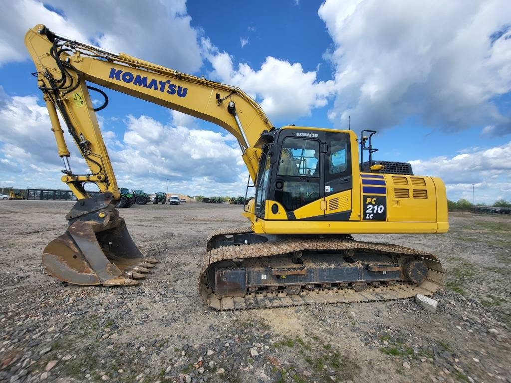 Komatsu PC210-11E0 - حفارات زحافة: صور 1 Komatsu PC210-11E0 - حفارات زحافة: صور 1