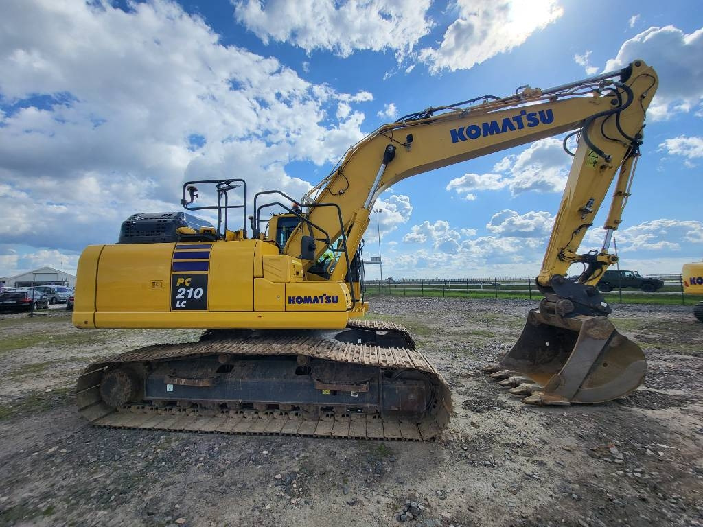 Komatsu PC210-11E0 - حفارات زحافة: صور 2 Komatsu PC210-11E0 - حفارات زحافة: صور 2