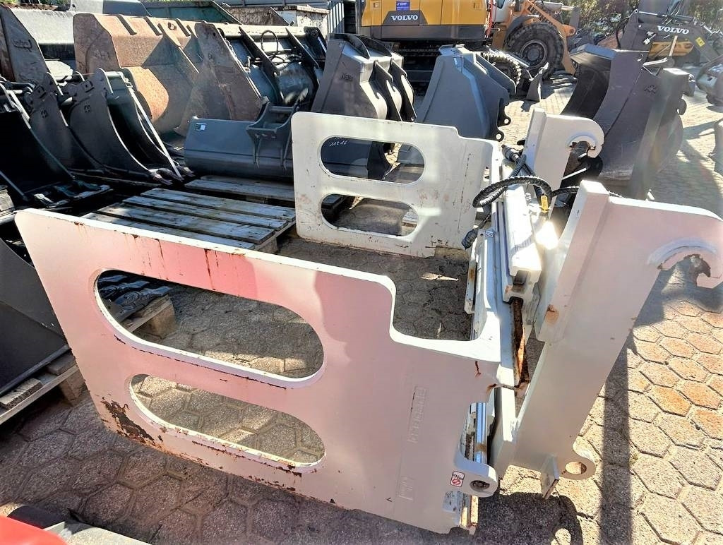 Cascade 18J-BCB-Ballenklammer für Radlader - مخلبي - آلات البناء: صور 2 Cascade 18J-BCB-Ballenklammer für Radlader - مخلبي - آلات البناء: صور 2