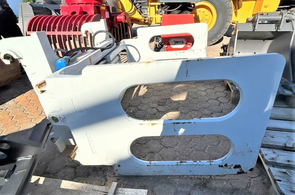 Cascade 18J-BCB-Ballenklammer für Radlader - مخلبي - آلات البناء: صور 3 Cascade 18J-BCB-Ballenklammer für Radlader - مخلبي - آلات البناء: صور 3