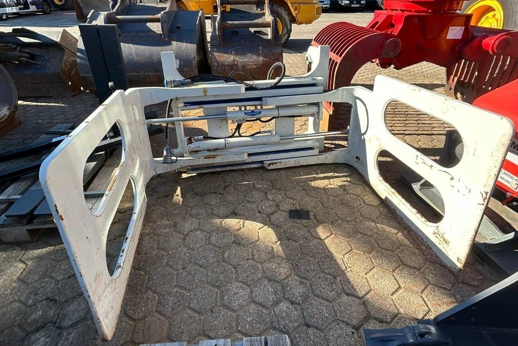 Cascade 18J-BCB-Ballenklammer für Radlader - مخلبي - آلات البناء: صور 1 Cascade 18J-BCB-Ballenklammer für Radlader - مخلبي - آلات البناء: صور 1