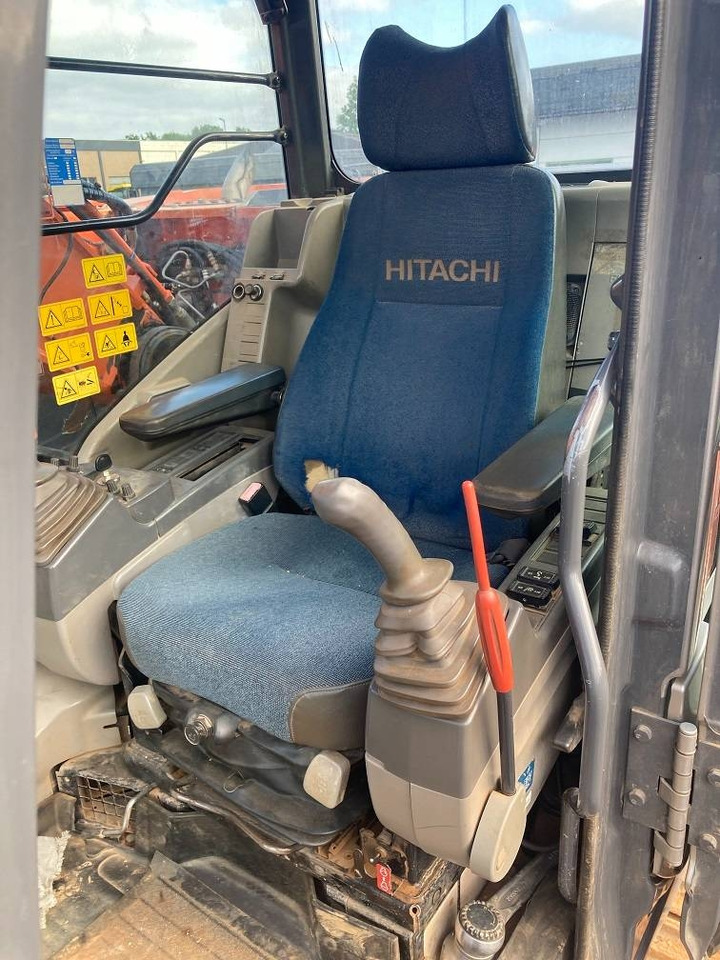 Hitachi ZX 225 US LC - حفارات زحافة: صور 5 Hitachi ZX 225 US LC - حفارات زحافة: صور 5