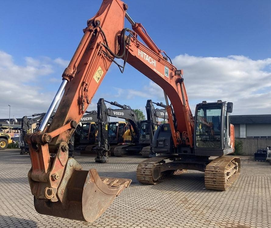 Hitachi ZX 225 US LC - حفارات زحافة: صور 1 Hitachi ZX 225 US LC - حفارات زحافة: صور 1
