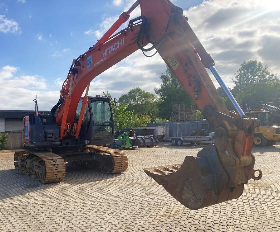 Hitachi ZX 225 US LC - حفارات زحافة: صور 2 Hitachi ZX 225 US LC - حفارات زحافة: صور 2