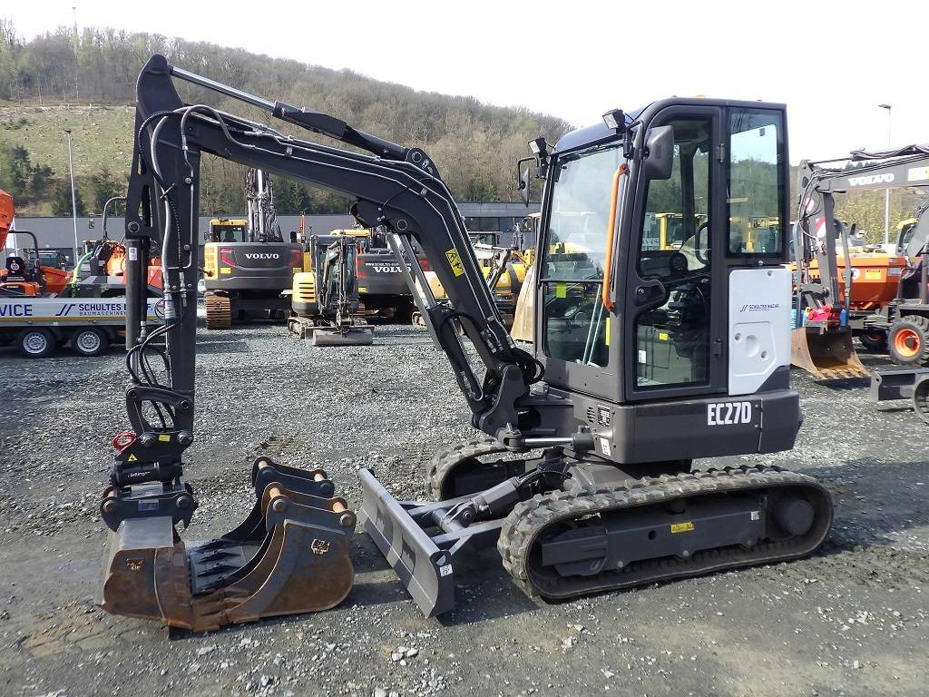 Volvo EC 27 D mit Powertilt - حفارة مصغرة: صور 1 Volvo EC 27 D mit Powertilt - حفارة مصغرة: صور 1