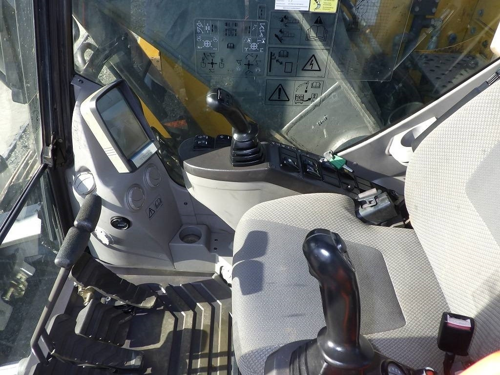 حفارات زحافة Volvo ECR 235 D: صور 9