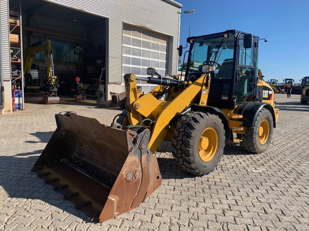 CAT 908M  - اللودر بعجل: صور 1 CAT 908M  - اللودر بعجل: صور 1