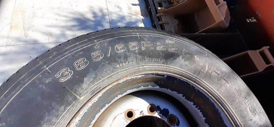 Bridgestone 385/65R22.5 - الإطارات - آلات البناء: صور 1 Bridgestone 385/65R22.5 - الإطارات - آلات البناء: صور 1
