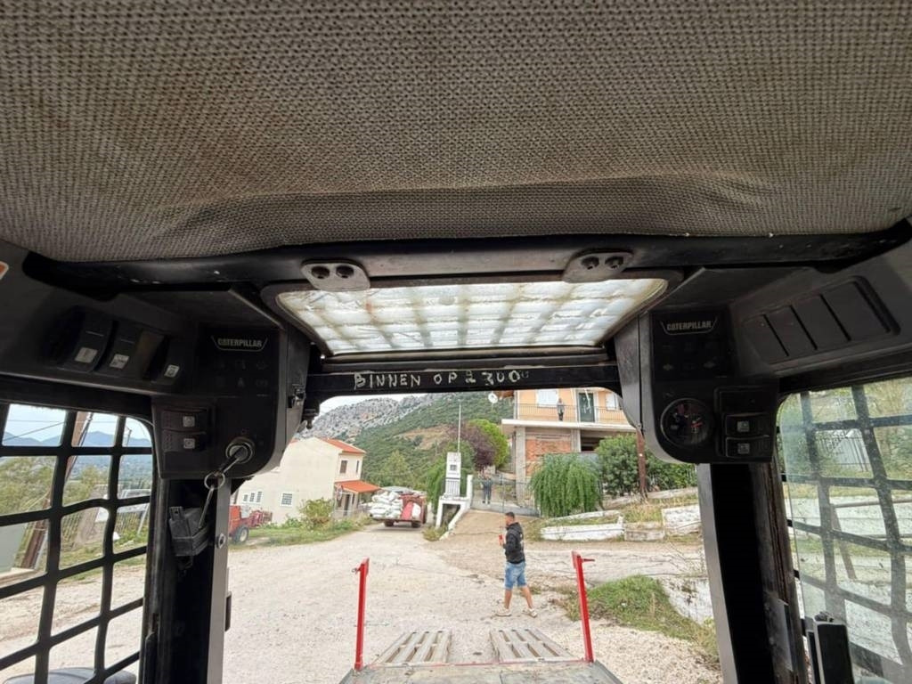 CAT 216 - شيول صغير: صور 5 CAT 216 - شيول صغير: صور 5