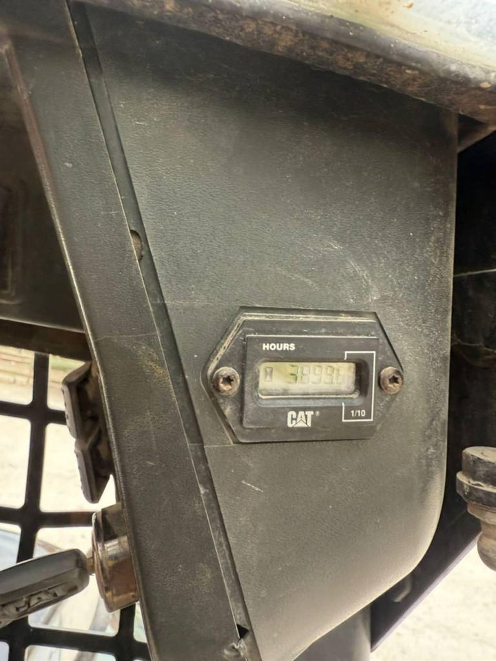 CAT 216 - شيول صغير: صور 4 CAT 216 - شيول صغير: صور 4