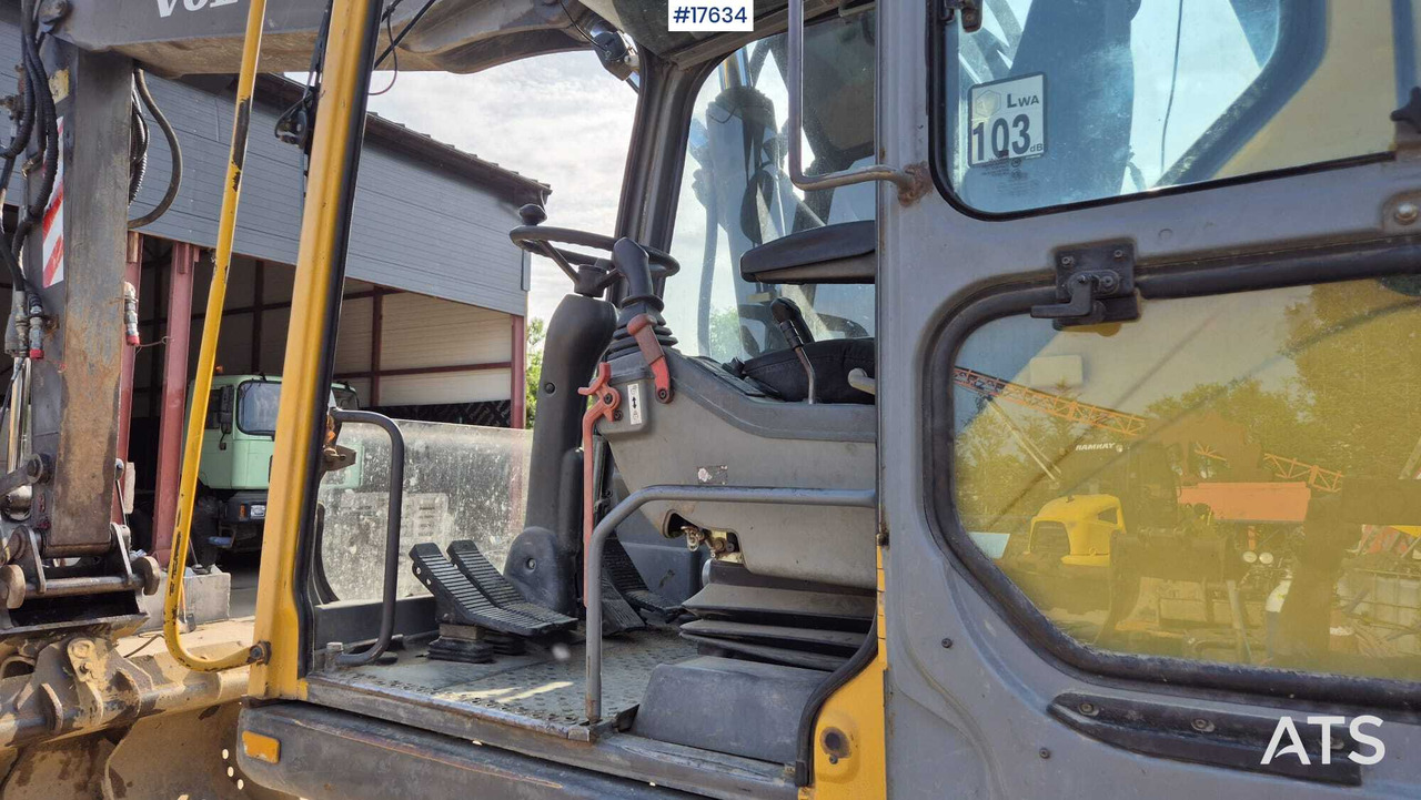 حفارة على عجلات 2004 Volvo EW 180 B: صور 13