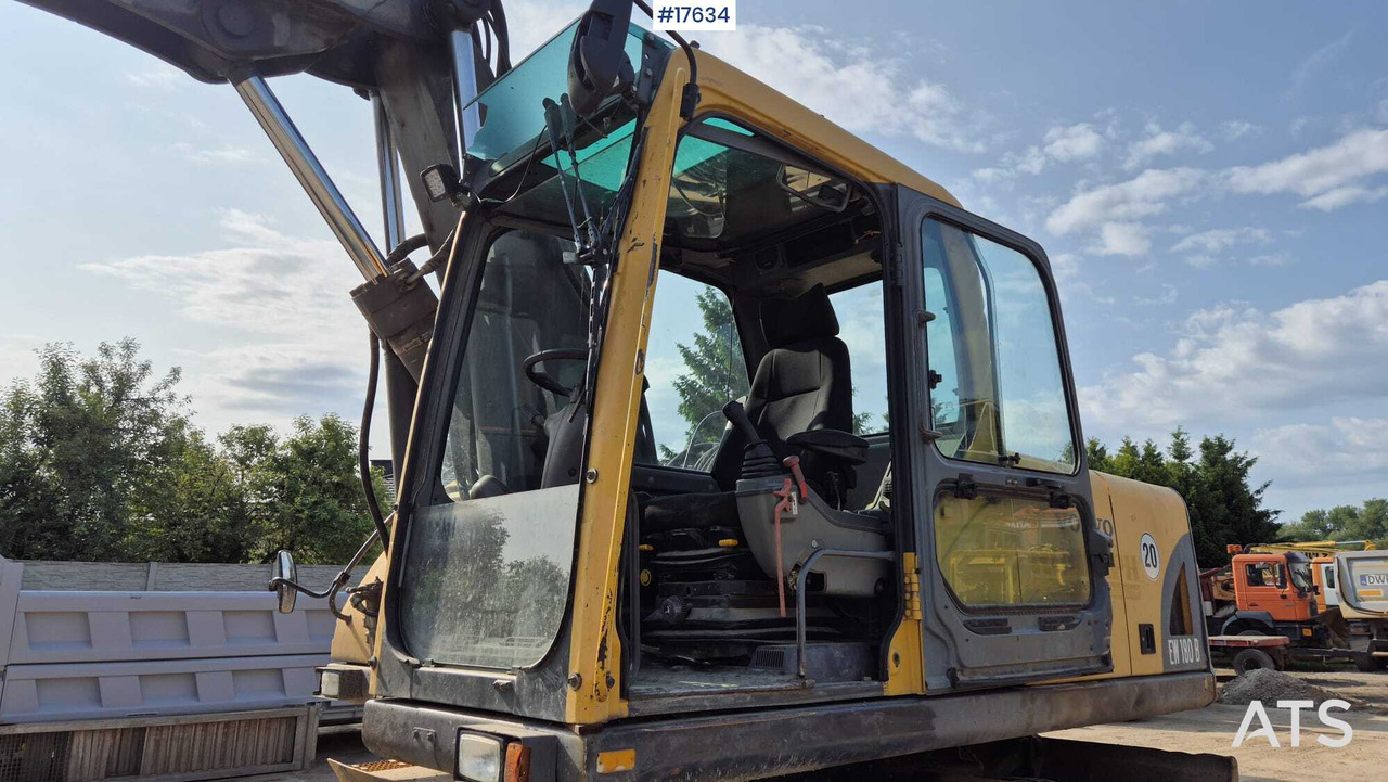 حفارة على عجلات 2004 Volvo EW 180 B: صور 11