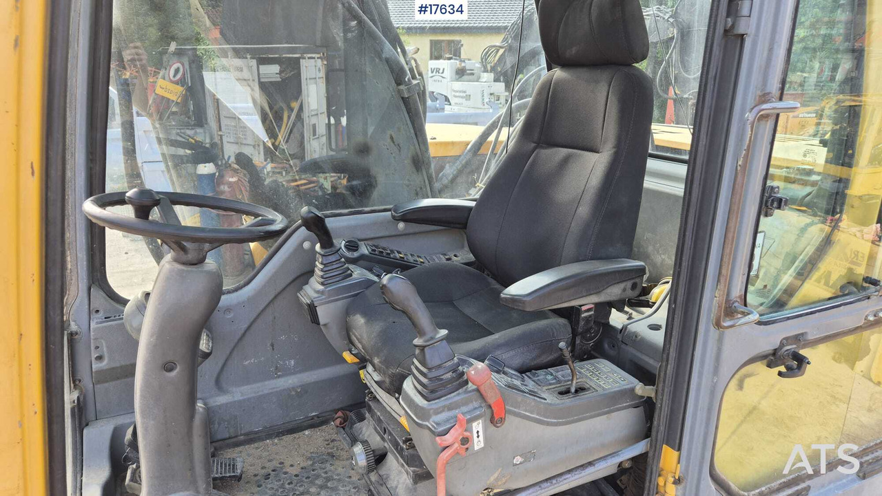 حفارة على عجلات 2004 Volvo EW 180 B: صور 19