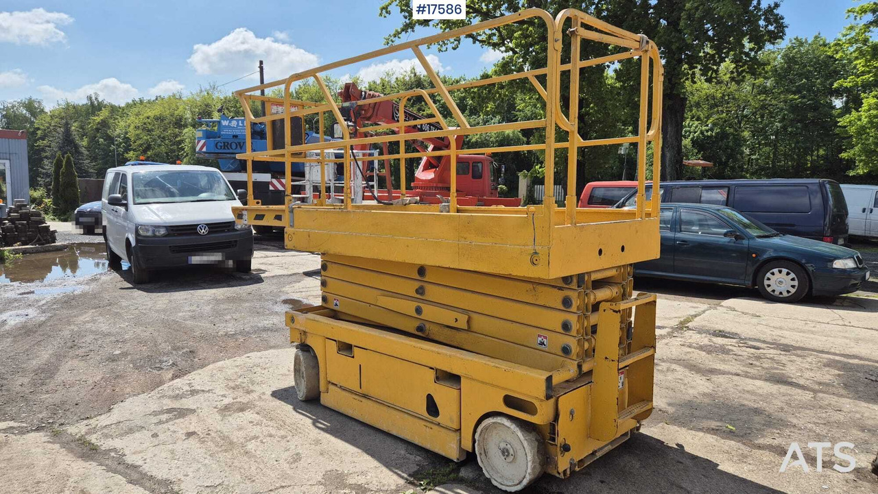2007 Haulotte Compact 12 - رافعات مقصية: صور 3 2007 Haulotte Compact 12 - رافعات مقصية: صور 3