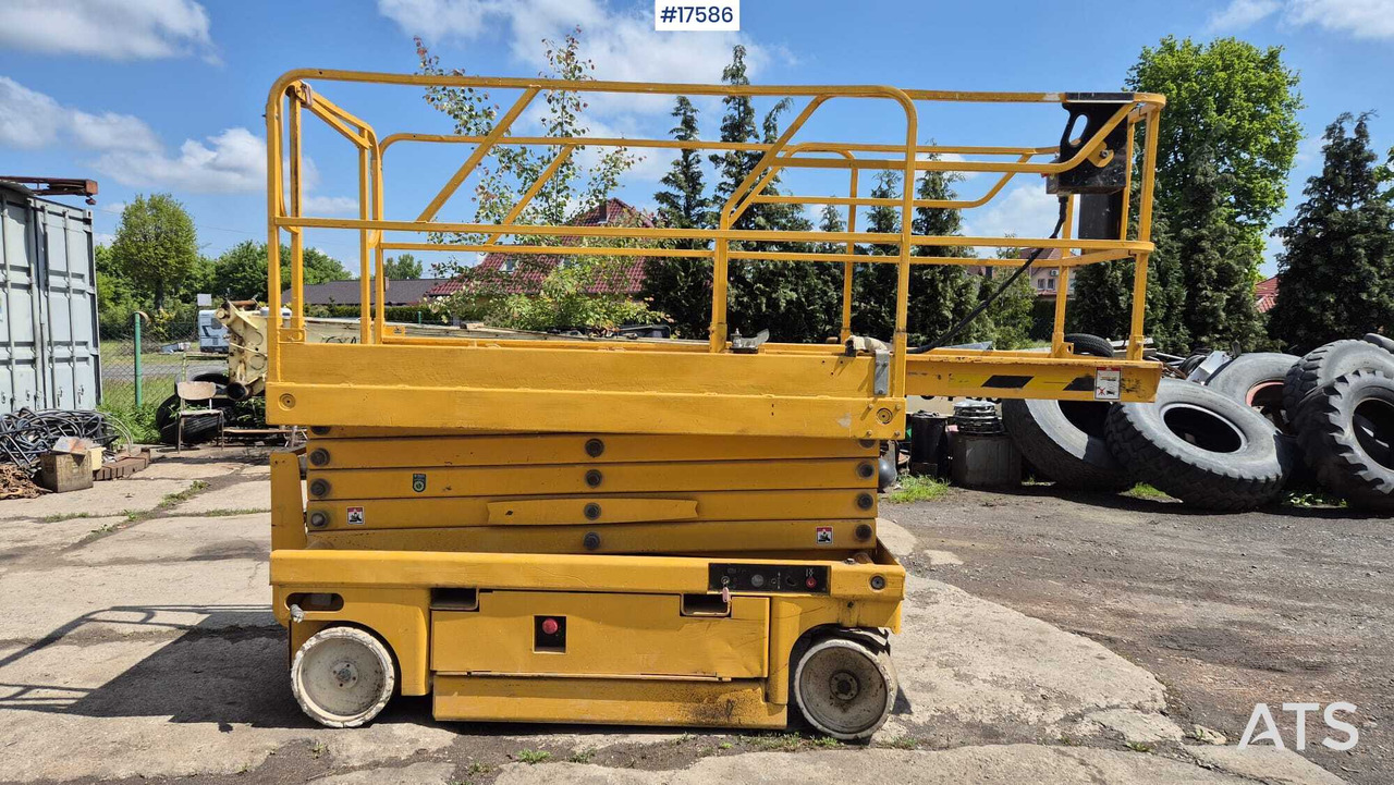 2007 Haulotte Compact 12 - رافعات مقصية: صور 5 2007 Haulotte Compact 12 - رافعات مقصية: صور 5
