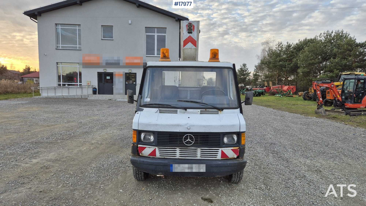 BRONTO SKYLIFT basket lift on Mercedes-Benz 308D chassis (1992) - مصاعد الازدهار محمولة على شاحنة: صور 2 BRONTO SKYLIFT basket lift on Mercedes-Benz 308D chassis (1992) - مصاعد الازدهار محمولة على شاحنة: صور 2