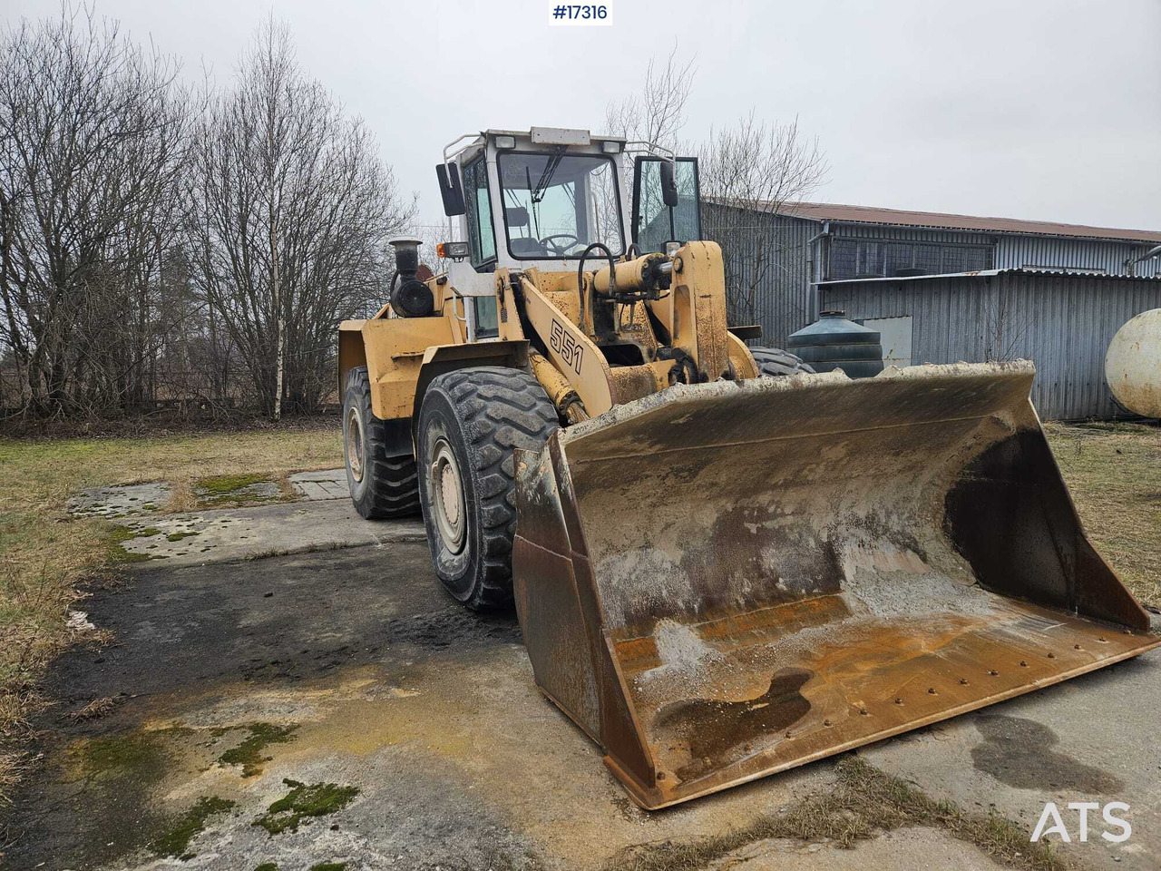 LIEBHERR L551 wheel loader (1995) - اللودر بعجل: صور 3 LIEBHERR L551 wheel loader (1995) - اللودر بعجل: صور 3