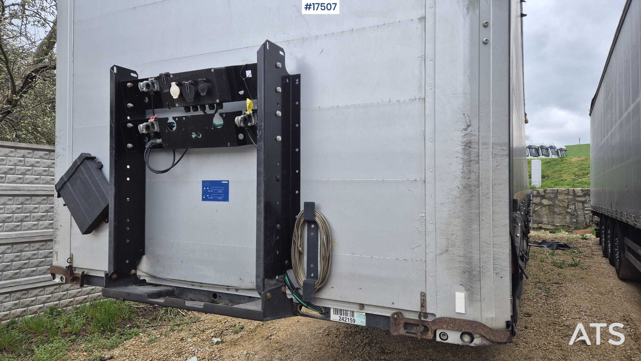Truck semi-trailer KOGEL S-24 (2019) - الخيمة نصف مقطورة: صور 3 Truck semi-trailer KOGEL S-24 (2019) - الخيمة نصف مقطورة: صور 3