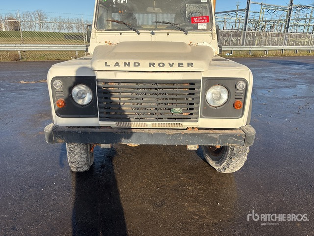 2010 Land Rover Defender (Inoperable) SUV - سيارة دفع رباعي: صور 4 2010 Land Rover Defender (Inoperable) SUV - سيارة دفع رباعي: صور 4