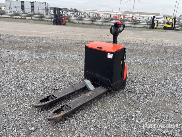 2015 BT LWE 180 Pallet Jack - معدات الرفع منخفض المستوى: صور 1 2015 BT LWE 180 Pallet Jack - معدات الرفع منخفض المستوى: صور 1