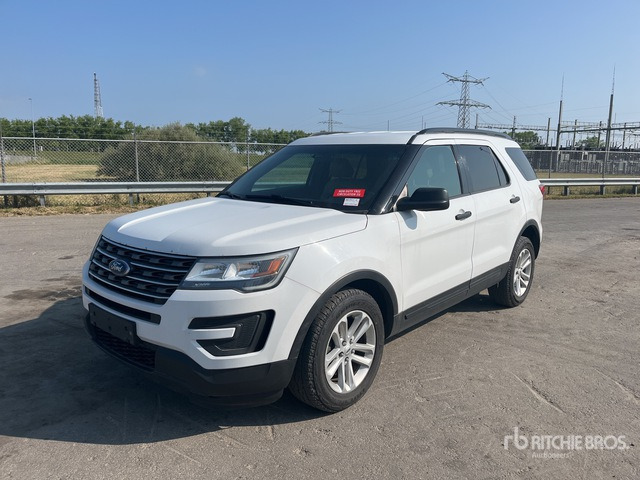 2015 Ford Explorer Base 3.5 4WD SUV - سيارة دفع رباعي: صور 3 2015 Ford Explorer Base 3.5 4WD SUV - سيارة دفع رباعي: صور 3