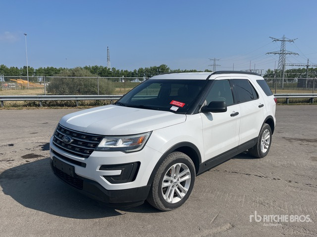2015 Ford Explorer Base 3.5 4WD SUV - سيارة دفع رباعي: صور 3 2015 Ford Explorer Base 3.5 4WD SUV - سيارة دفع رباعي: صور 3