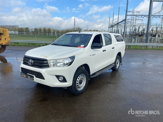 2018 Toyota Hilux 4x4 Crew Cab Pickup - شاحنة البيك أب: صور 1 2018 Toyota Hilux 4x4 Crew Cab Pickup - شاحنة البيك أب: صور 1