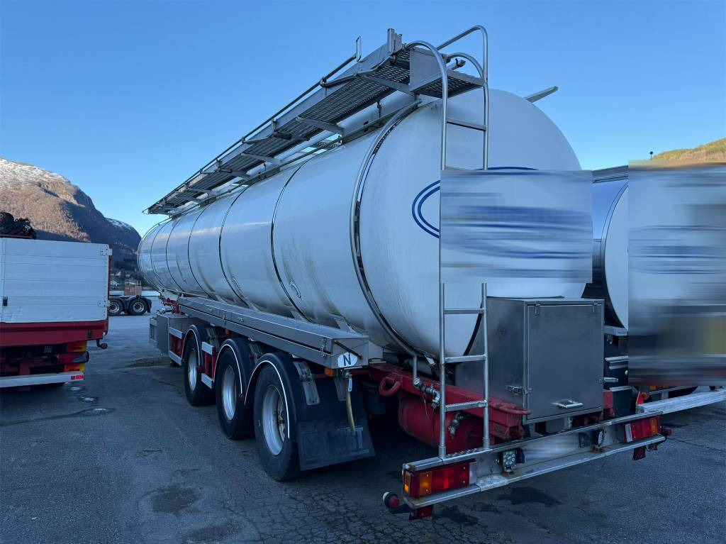 Annet Schrader tank trailer 32 m2 - نصف مقطورة صهريج: صور 4 Annet Schrader tank trailer 32 m2 - نصف مقطورة صهريج: صور 4