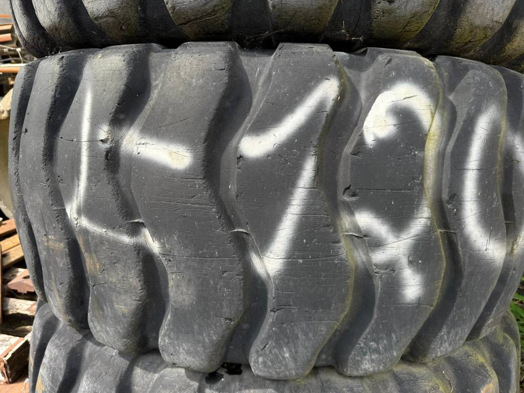Goodyear 23,5R25 - الإطارات: صور 4 Goodyear 23,5R25 - الإطارات: صور 4