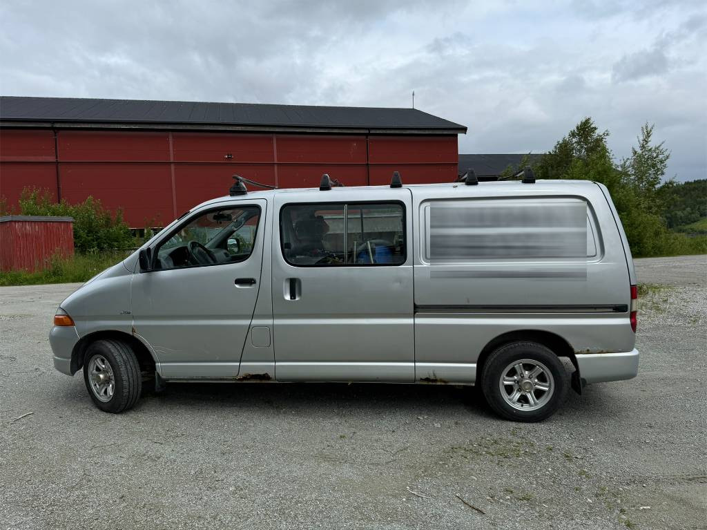 Toyota Hiace 4x4 - فان: صور 2 Toyota Hiace 4x4 - فان: صور 2