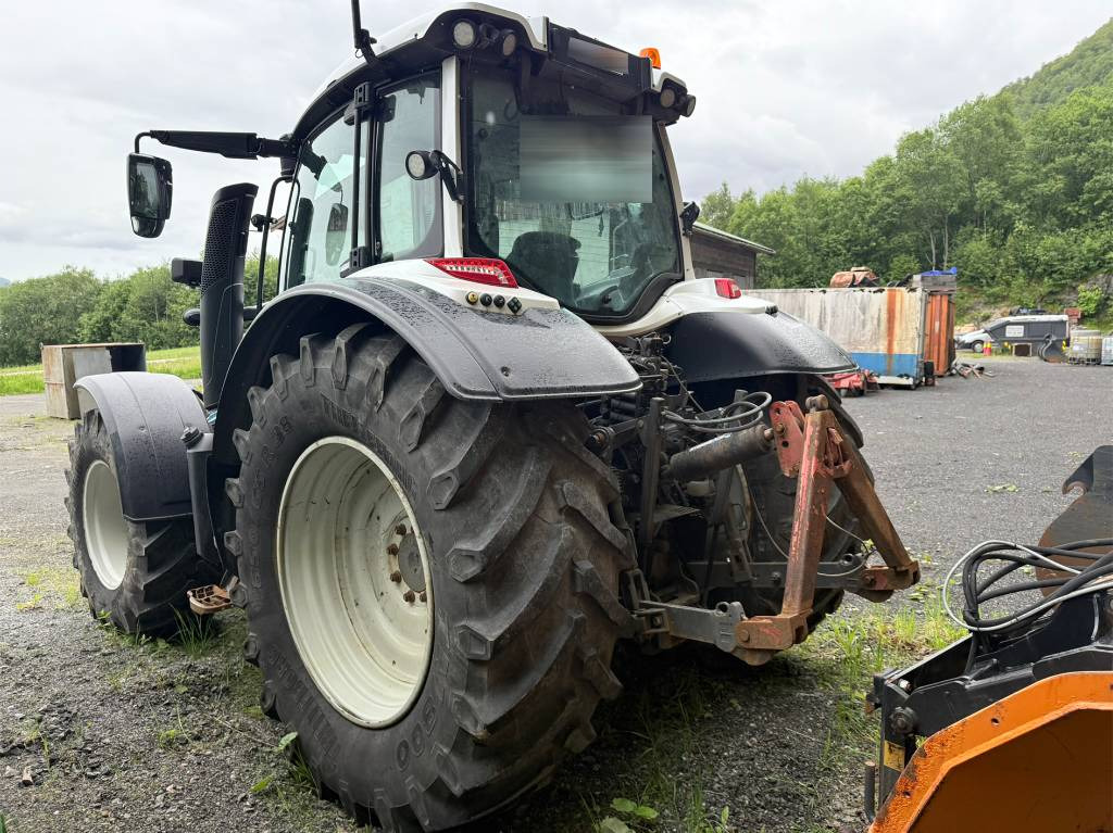 Valtra N 174 med frontlaster - جرار: صور 5 Valtra N 174 med frontlaster - جرار: صور 5