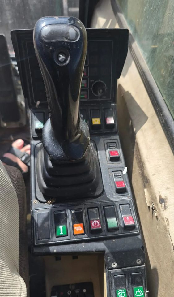 Caterpillar M312 - حفارة على عجلات: صور 5 Caterpillar M312 - حفارة على عجلات: صور 5