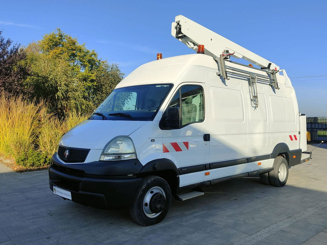 Renault Mascott 3.0 - مصاعد الازدهار محمولة على شاحنة: صور 3 Renault Mascott 3.0 - مصاعد الازدهار محمولة على شاحنة: صور 3