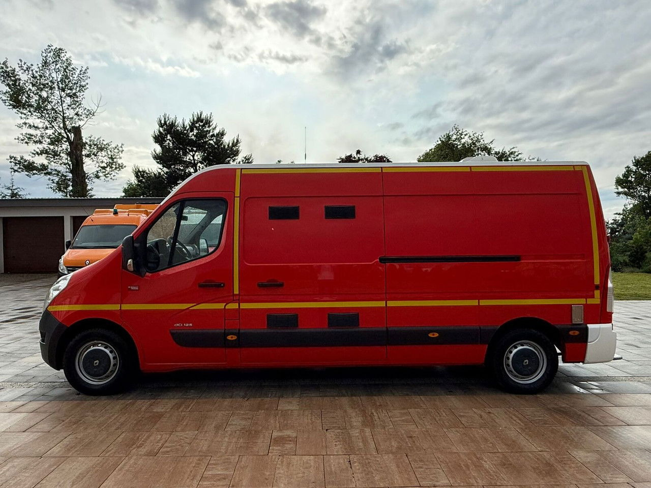 Renault Master 2016 Rok Ambulans Karetka Pogotowie - سيارة إسعاف: صور 5 Renault Master 2016 Rok Ambulans Karetka Pogotowie - سيارة إسعاف: صور 5