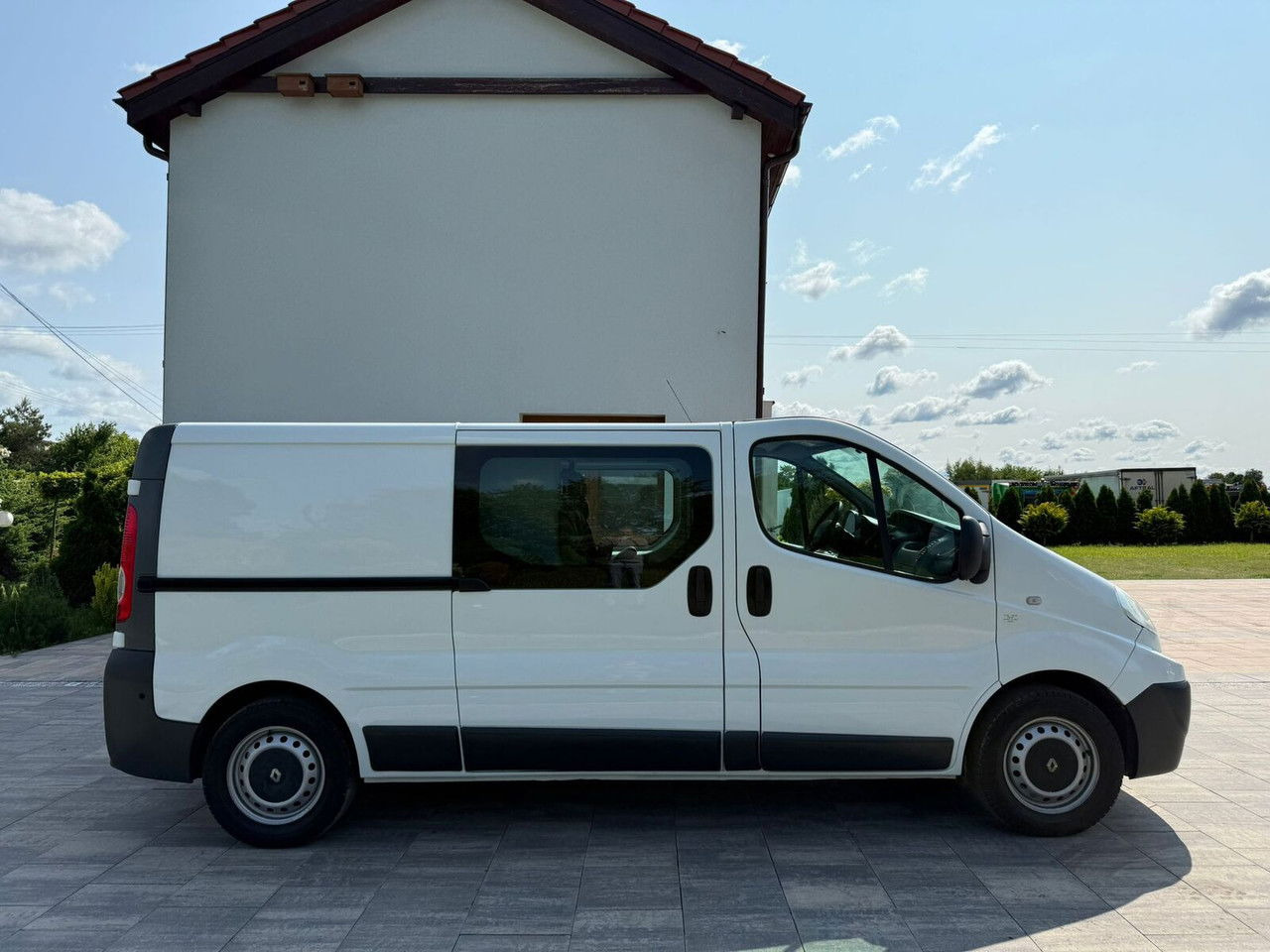 Renault Trafic 2.0 Doka 6 osobowy Klimatyzacja Hak - فان المدمجة: صور 4 Renault Trafic 2.0 Doka 6 osobowy Klimatyzacja Hak - فان المدمجة: صور 4