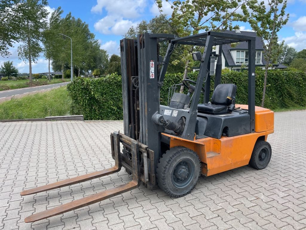 Nissan FJ02A25U 2.5 ton diesel triplo freelift heftruck - رافعة شوكية: صور 1 Nissan FJ02A25U 2.5 ton diesel triplo freelift heftruck - رافعة شوكية: صور 1