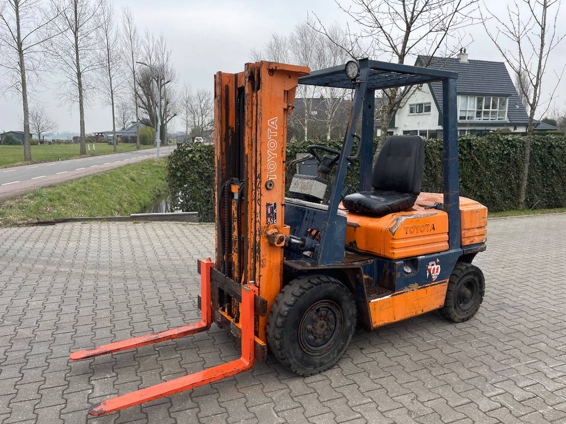رافعة شوكية Toyota 2.5ton diesel triplo heftruck forklift: صور 1