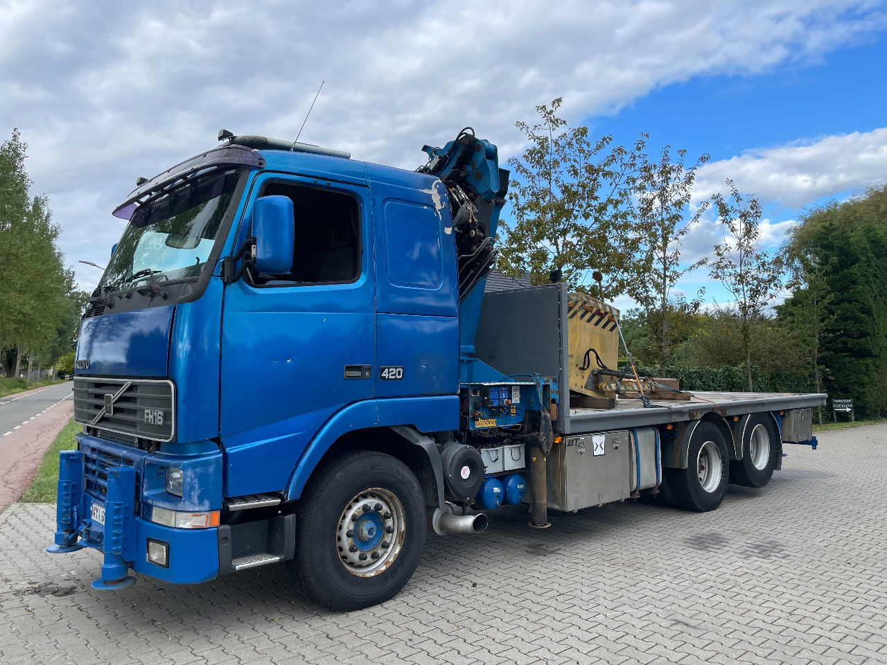 Volvo FH 16 FH16 420 with HMF 2820 crane with jib and front stamps Very Good Condition - شاحنة كرين: صور 1 Volvo FH 16 FH16 420 with HMF 2820 crane with jib and front stamps Very Good Condition - شاحنة كرين: صور 1