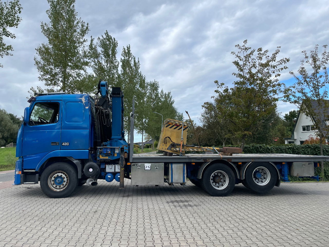 Volvo FH 16 FH16 420 with HMF 2820 crane with jib and front stamps Very Good Condition - شاحنة كرين: صور 2 Volvo FH 16 FH16 420 with HMF 2820 crane with jib and front stamps Very Good Condition - شاحنة كرين: صور 2