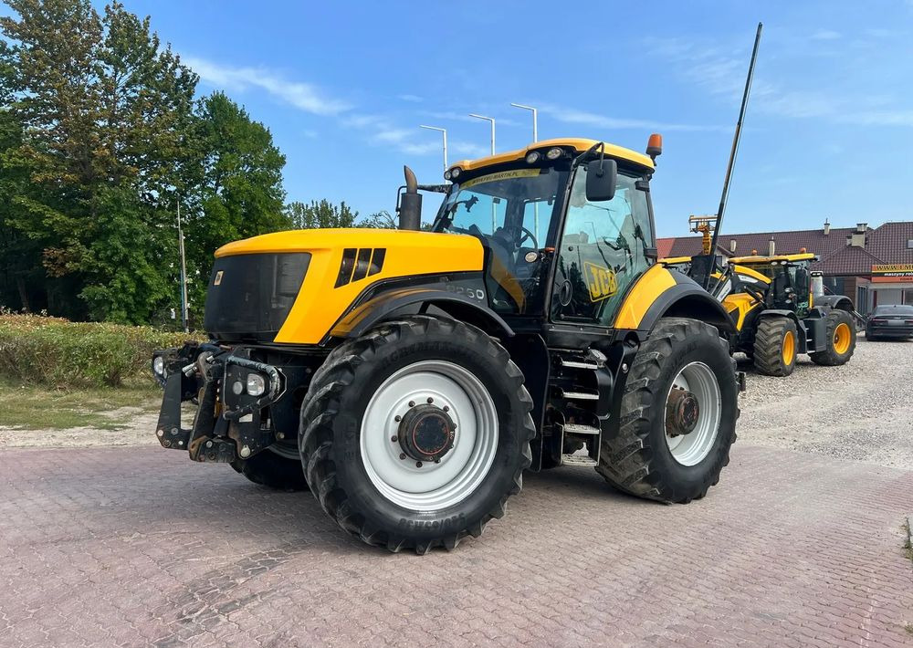JCB Fastrac 8250 - جرار: صور 1 JCB Fastrac 8250 - جرار: صور 1