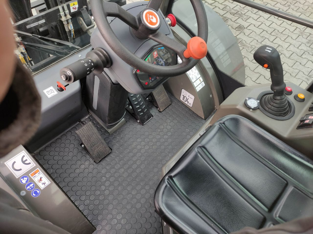 تأجير Ausa C 351 H X4 Ausa C 351 H X4: صور 7 تأجير Ausa C 351 H X4 Ausa C 351 H X4: صور 7