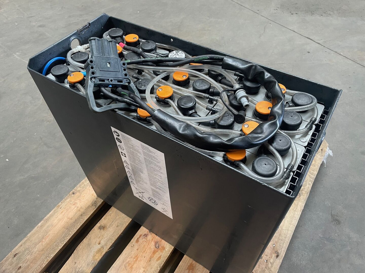Hawker 24 Volt I 3 PZS 375 - البطارية - معدات المناولة: صور 1 Hawker 24 Volt I 3 PZS 375 - البطارية - معدات المناولة: صور 1