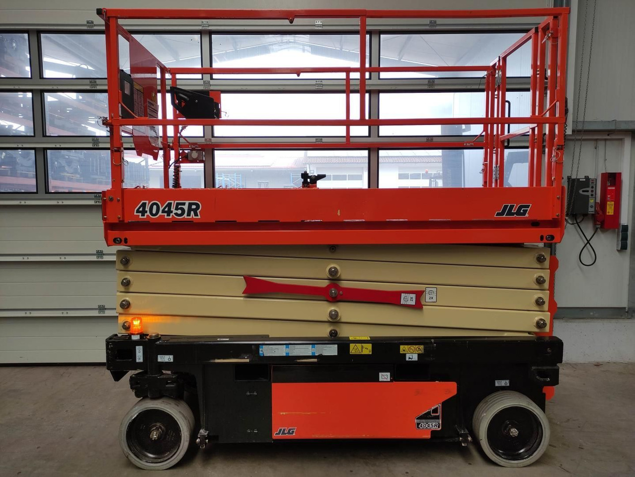 JLG 4045R - رافعات مقصية: صور 1 JLG 4045R - رافعات مقصية: صور 1