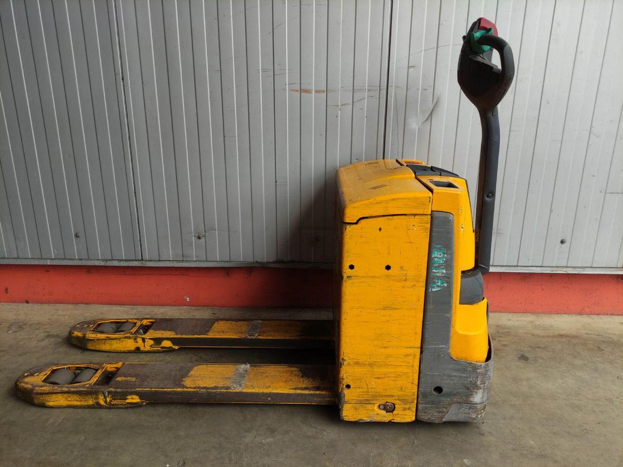 Jungheinrich EJE 116 - معدات الرفع منخفض المستوى: صور 1 Jungheinrich EJE 116 - معدات الرفع منخفض المستوى: صور 1