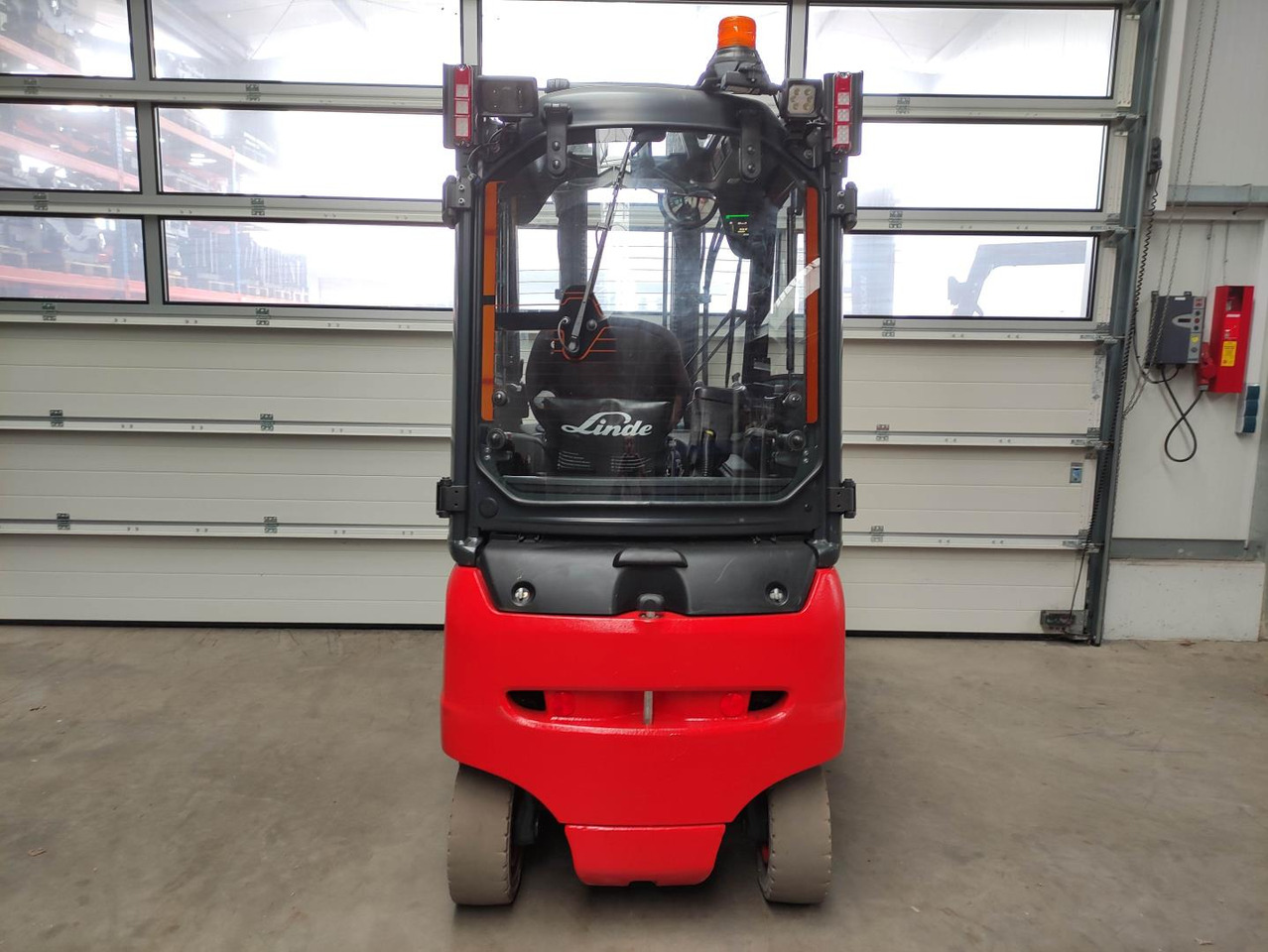 Linde E20PH-02-386-EVO - رافعة شوكية كهربائية: صور 4 Linde E20PH-02-386-EVO - رافعة شوكية كهربائية: صور 4