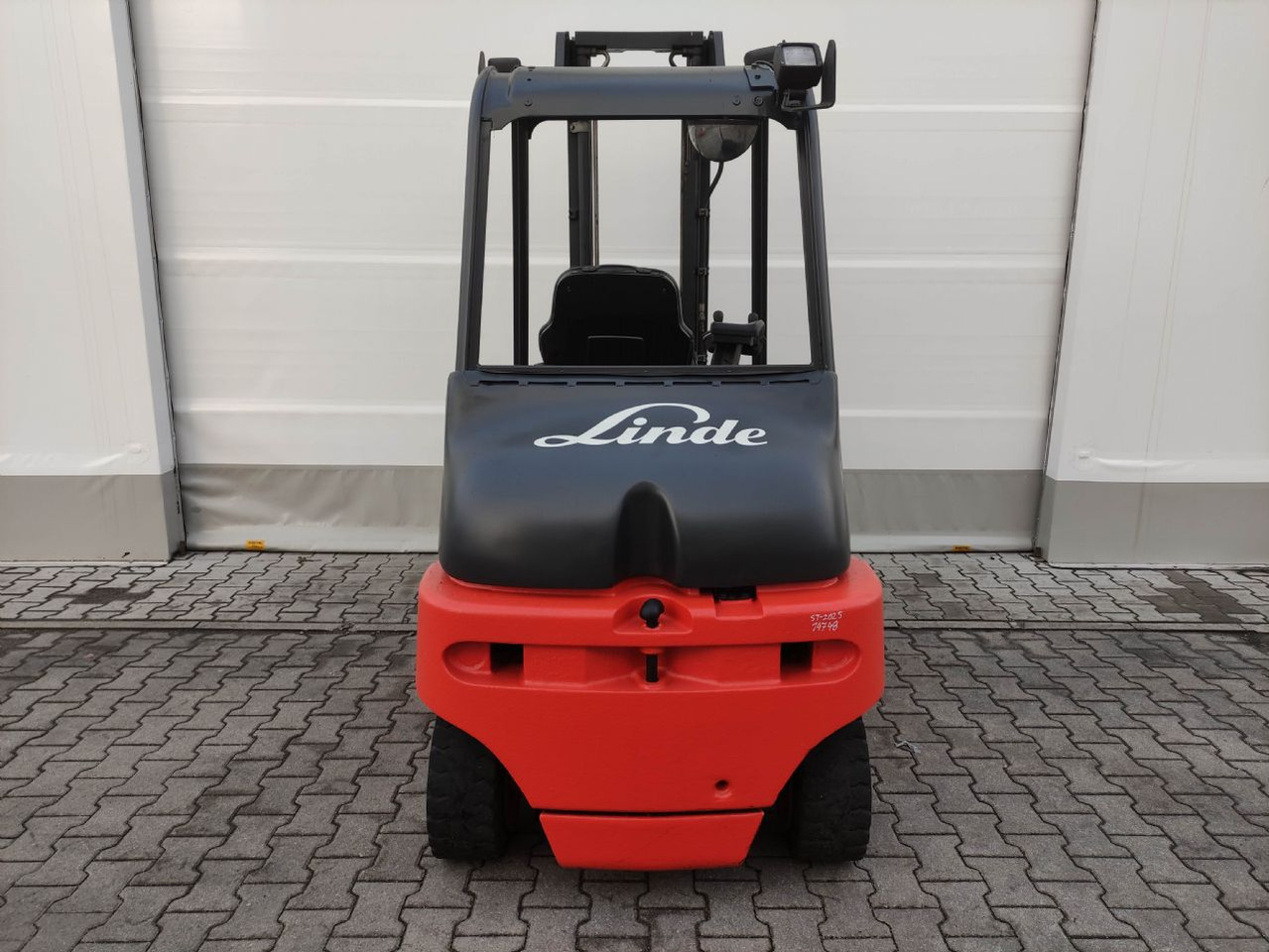 Linde E30-336-03 (LACK NEU) - رافعة شوكية كهربائية: صور 4 Linde E30-336-03 (LACK NEU) - رافعة شوكية كهربائية: صور 4